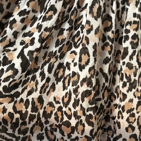 Banana Republic Leopard puff sleeve top - Picture 2 of 4